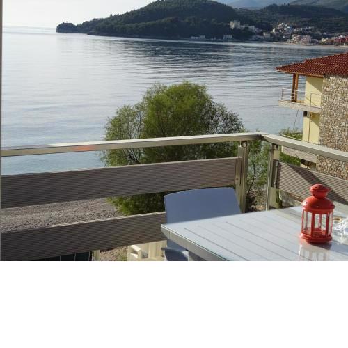 Menikos Apartments