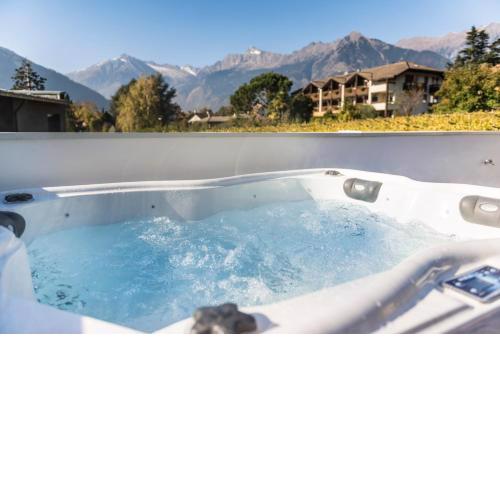 Merangardenvilla adults only
