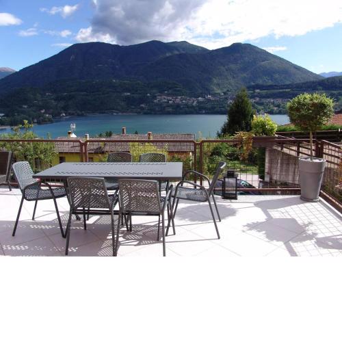 Mercatini di Natale - Vista lago di Caldonazzo con terrazza e giardino privati