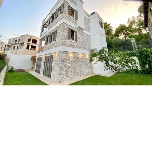 Merkezde, denize 100m müstakil villa