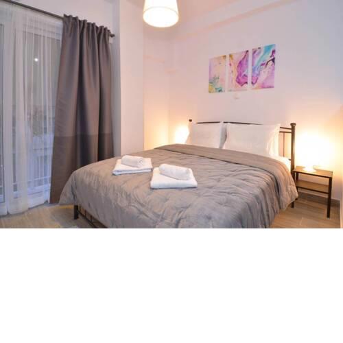 Metaxourgeio (B), a minimal apartment