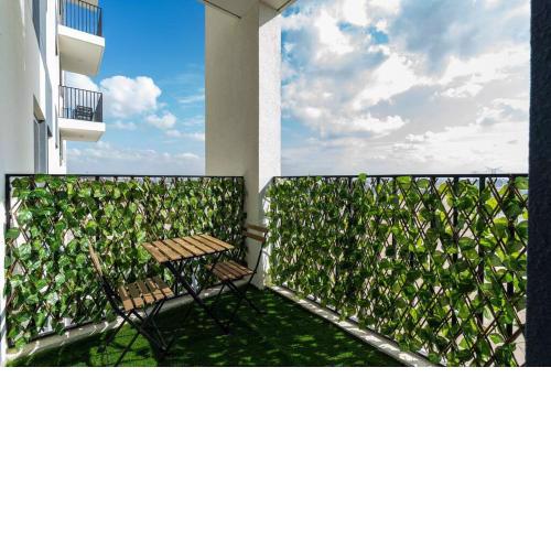 Metro 3min Away & Great 2BD & Shopping mall
