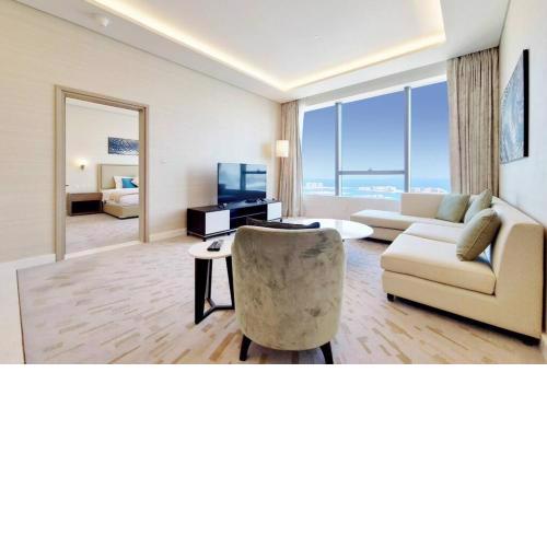 Metropolitan Marvel : Fashionable 1BR in the Palm