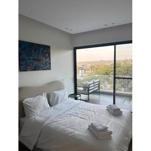 Metropolitan Vista - Lakeview Residence
