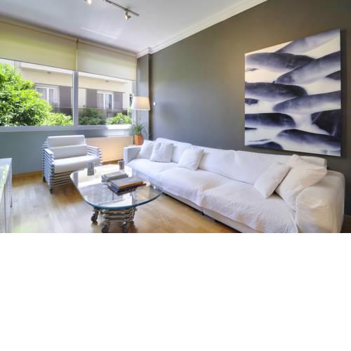 Mets Eclectic Flat with Private Lush Terrace