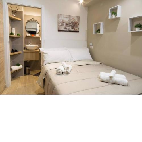 [Mezzocannone-Via Duomo] Casina in centro storico