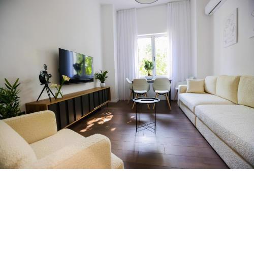 "MiddleNest" Central Apartment