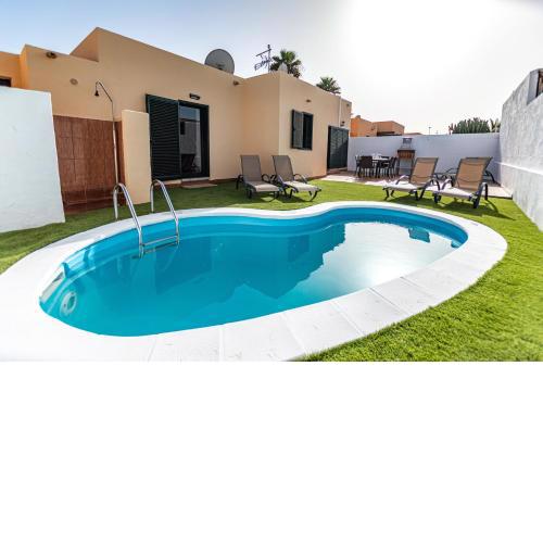 Midnightblue Deluxe Heated Pool by Sea You There Fuerteventura