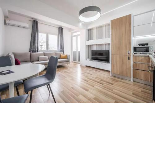 Miku Apartment-Incredible City View 2Bd Apartment at Myslym Shyri