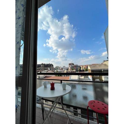 MILAN APARTMENT WITH A BIG BALCONY CLOSE TO THE METRO