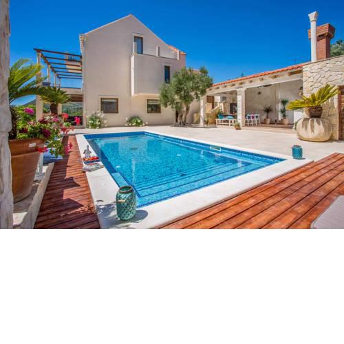 Milosevic Villa Sleeps 14 with Pool Air Con and WiFi