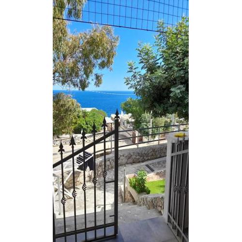 Minicasa con vista mare e parcheggio gratuito.