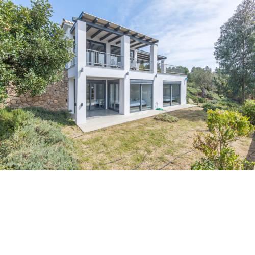 Minimal Sea View Maisonette