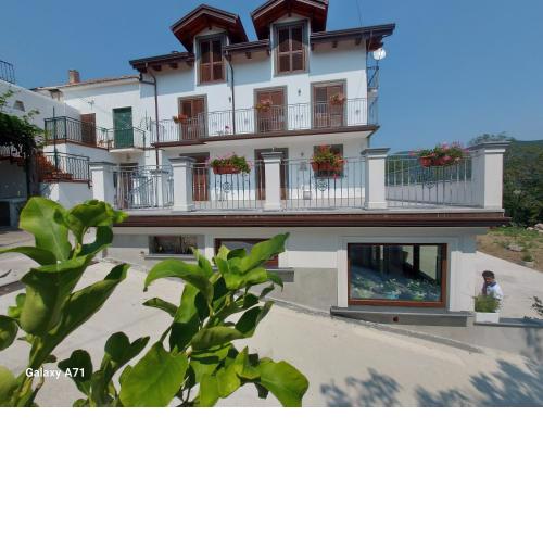 Mira Amalfi
