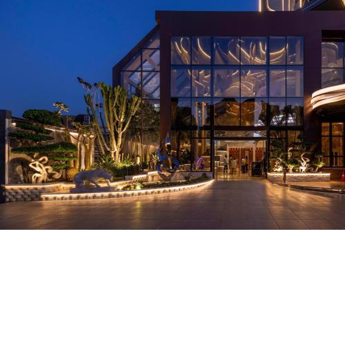 Mirage Hotel & Conference Center