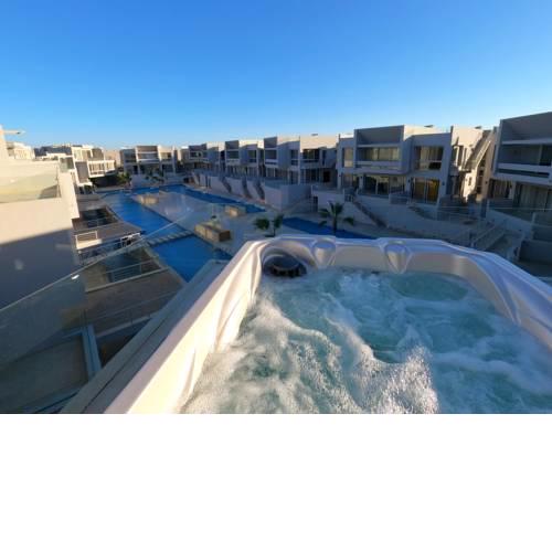 Modern 1 BR Duplex with Jacuzzi in Sholan El Gouna