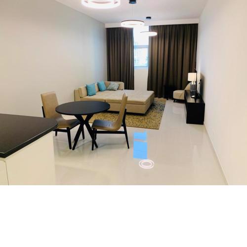 Modern 1BHK Apt - Damac Tower 108 JVC - Ezytrac Vacation Homes