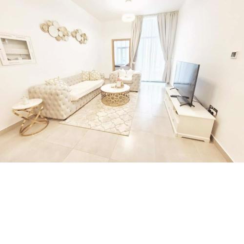 Modern 1BR in Jumeirah Village Circle (Pool View)