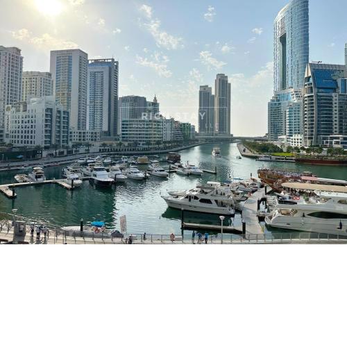Modern 1BR/ Stella Maris/ Dubai Marina /by Rich Stay