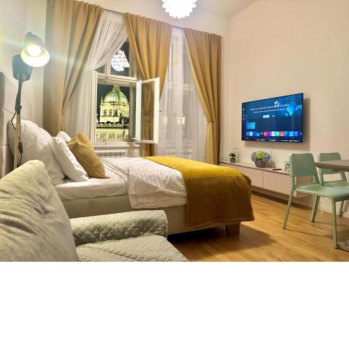 Modern 2 Bed-Room Apartment in Prague 1 with Stunning National Museum View