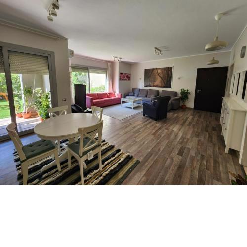 Modern 2-Bedroom Apartment