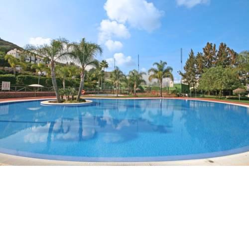 Modern 2 bedroom Duplex- golf, mountains,sea, pool