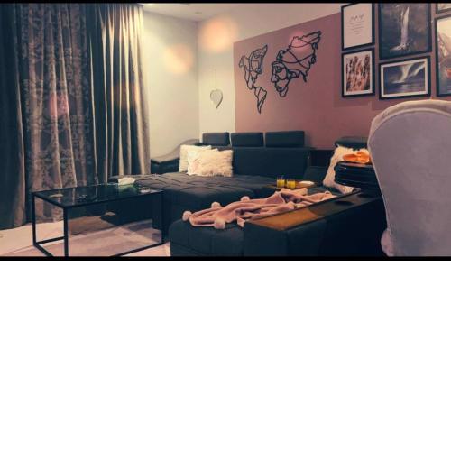 Modern 2 bedroom in front of avenue mall