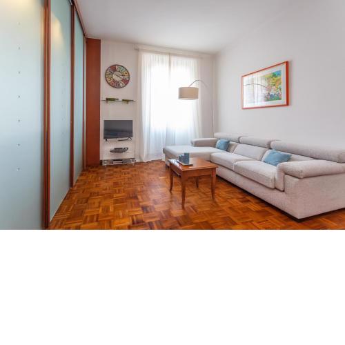 Modern 2BDR apartment vibrant Prati neighborhood