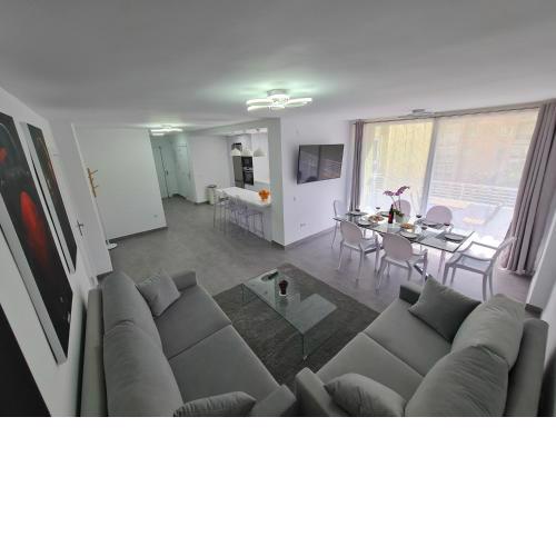 Modern 3 Bedroom Luxury Apartment in Torremolinos
