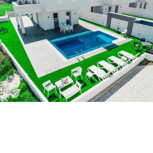 Modern 3 bedroom villa near Nissi Beach!