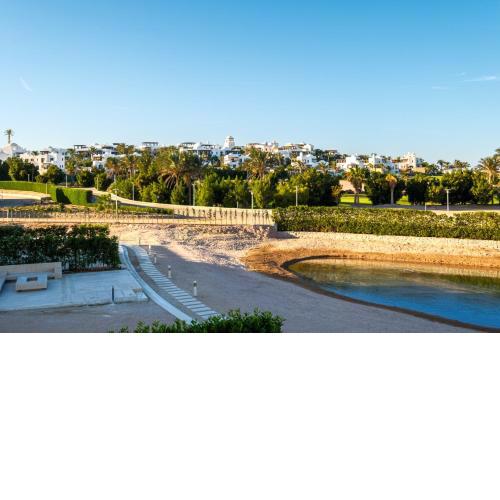 Modern 3Bdr Cyan Apt: Prime Spot