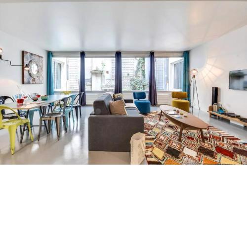 Modern and huge 3BD for 10 guests in Le Marais!