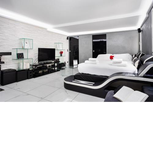 Modern and large Loft in Paris Center !