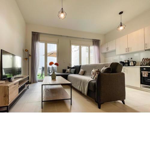 Modern and Spacious Studio with garden in Athens