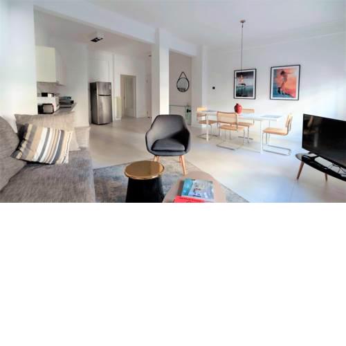 Modern and stylish renovated apartment, minutes from Acropolis