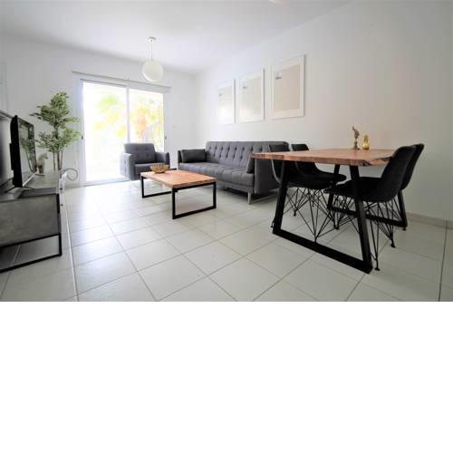 Modern Apartment in Iris Village Universal
