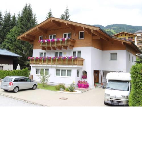 Modern Apartment in Saalbach-Hinterglemm with Sauna