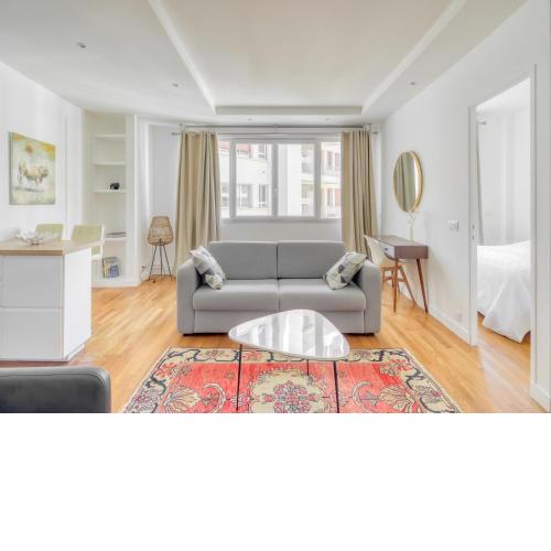Modern apartment near Champs-Élysées