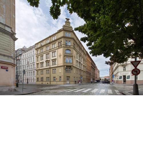 Modern apartment near Dancing house