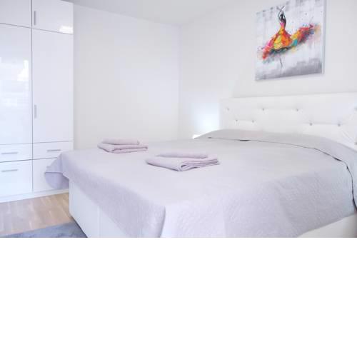 Modern Apartment near Danube and Big Wheel