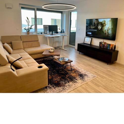 Modern Apartment Slnečnica with Free Parking
