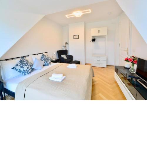 Modern Attic Flat with 2 Bedrooms