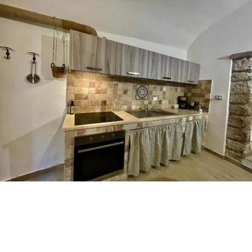 MODERN &AUTHENTIC maisonnette NEARBY CASTLE & PUBLIC PARKING