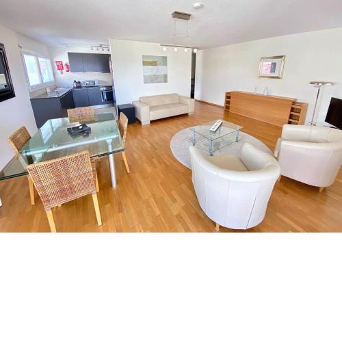 Modern, bright and spacious 3 bedrooms 2 bathrooms