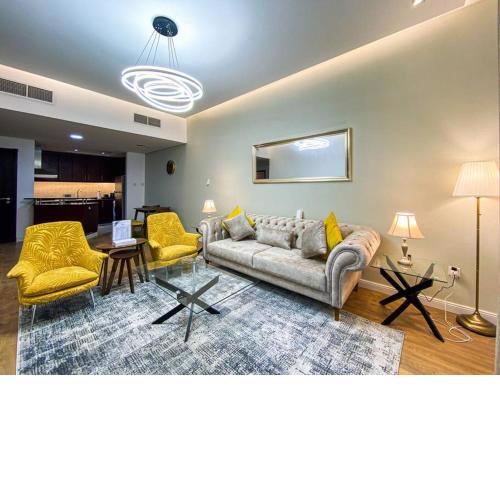 Modern Chic 1 Bedroom Apartment - Discovery Gardens