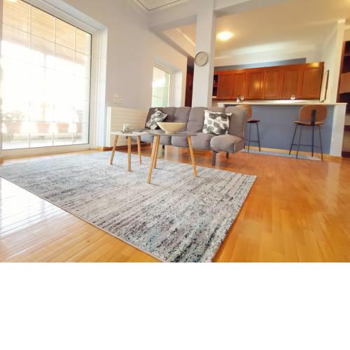 Modern comfort apartment in center 3 min to metro
