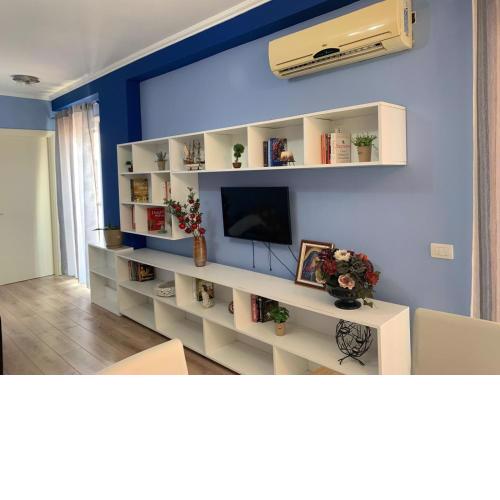 Modern cozy apt w/in 10 min walk from main square