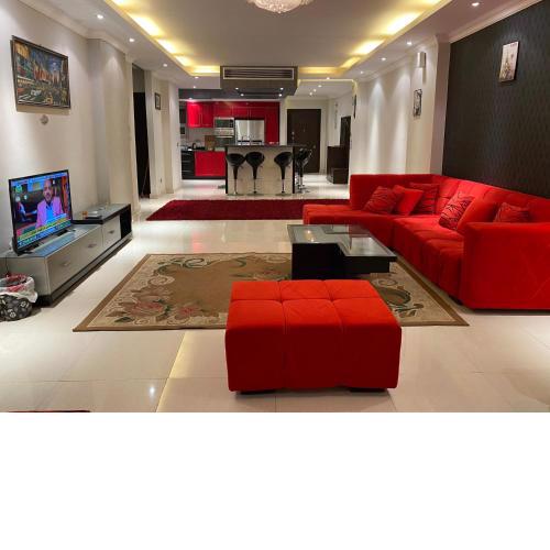 Modern Design & Large Apartment in Front Of Giza Pyramids