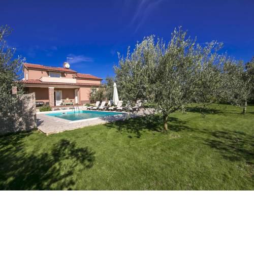 Modern Detached Villa in Kastelir-Labinci with Pool