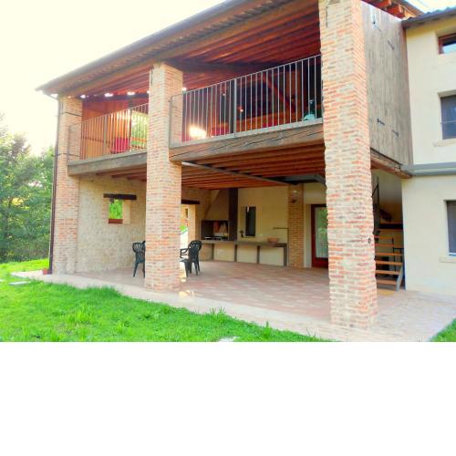 Modern Farmhouse in Pagnano Italy near Forest